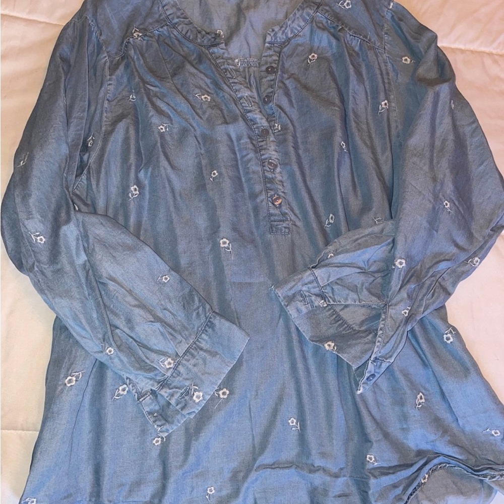 Jane + Delancey floral embroidered  chambary Top